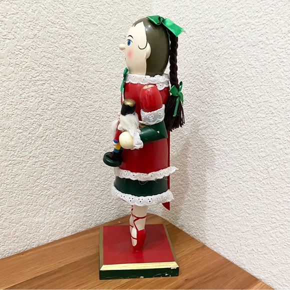 2007 Limited Edition Ballerina Nutcracker Holding Toy Soldier 14” Nutcracker - Picture 4 of 16